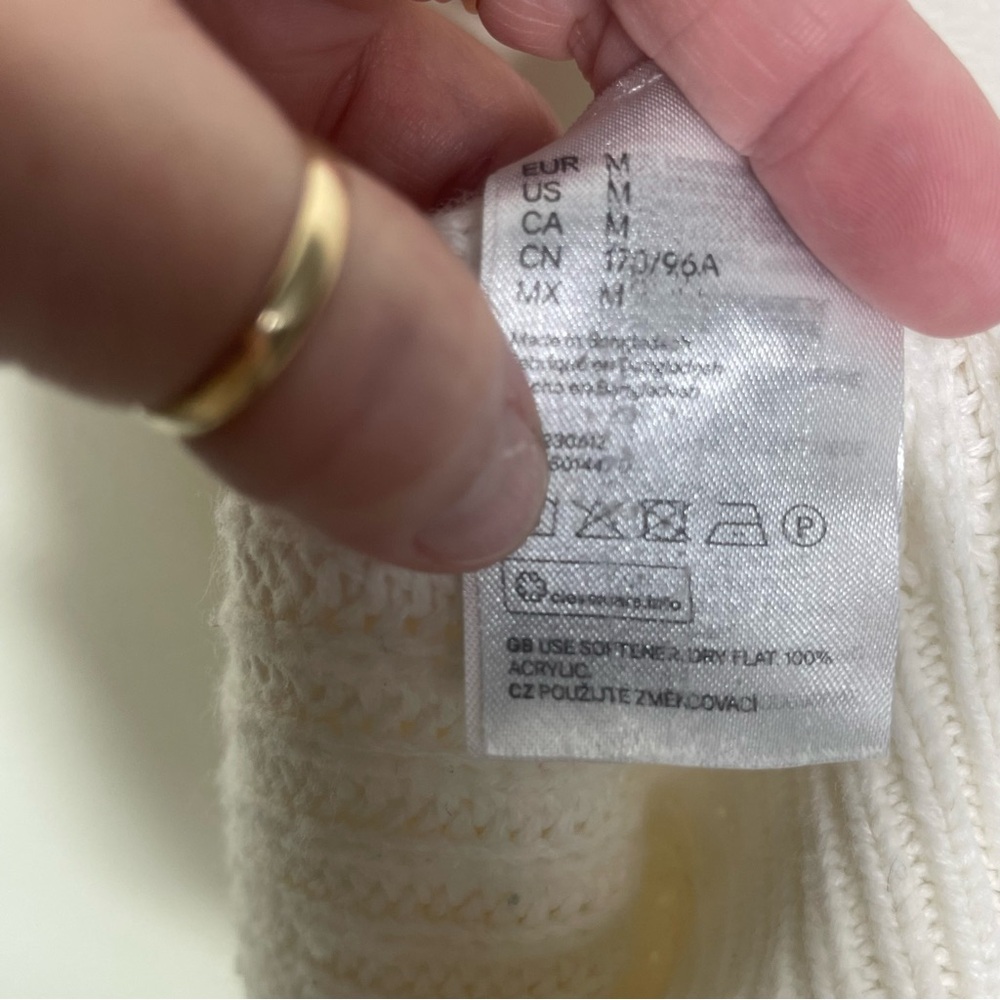 Cropped Knit Sweater - Picture 3 of 4
